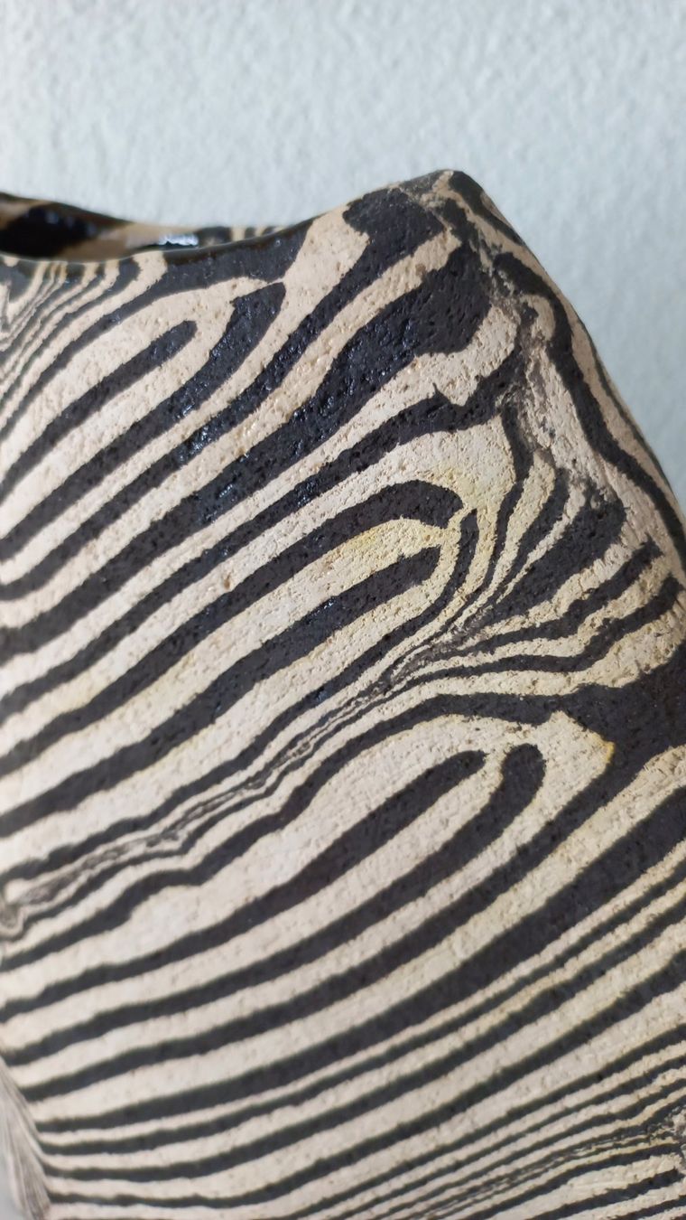 Vasen & Gefässe: Nerikomi Zebra Vase Fizzy Ceramics – Gebraucht aus Bévilard von Orscha 2