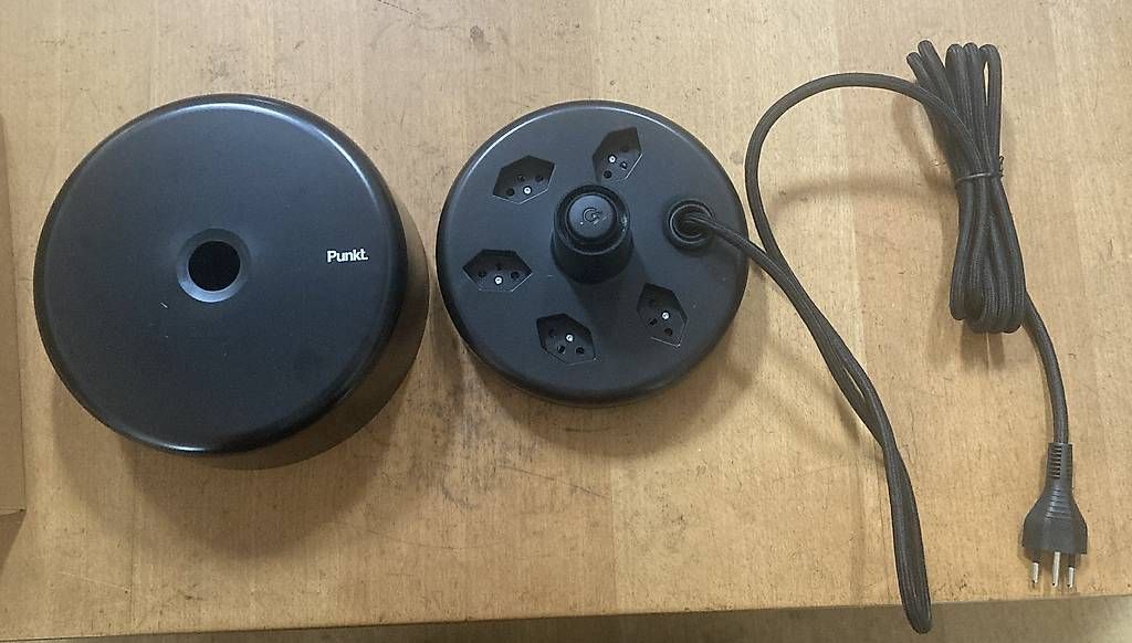 Stecker: Punkt. - Mehrfachsteckdose – Gebraucht aus Riehen von Albi2010