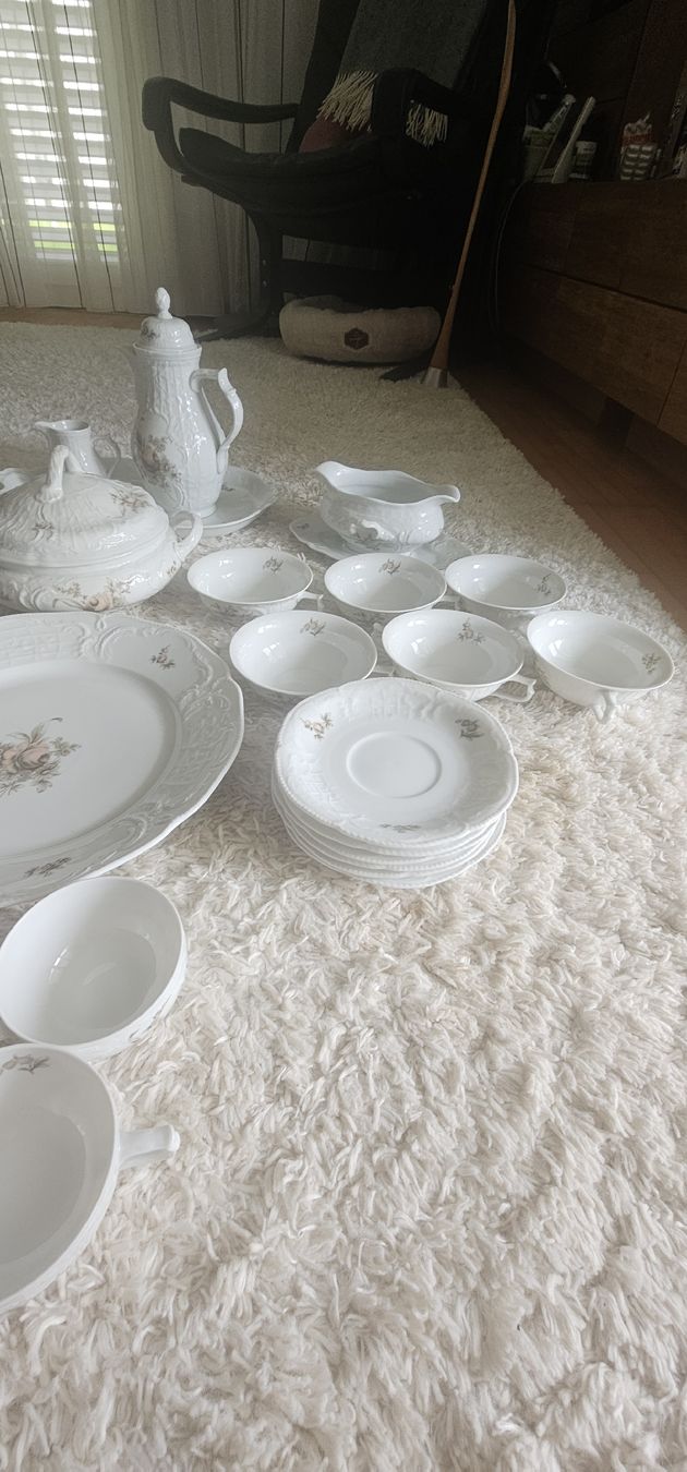 Rosenthal Set di piatti: Rosenthal Classic Rose Collection Geschirr Set, Top Zust – Nuovo (secondo la descrizione) da Riedikon venduto da Winter21. 2