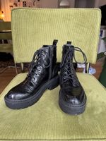 Stiefel, schwarz, Krokodil-Optik, Größe 38