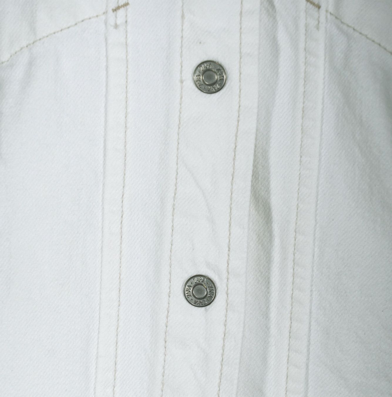 Zara Camicette: weisses Jeans Hemd von Zara – Usato da Meggen venduto da 1Class2Hand 7