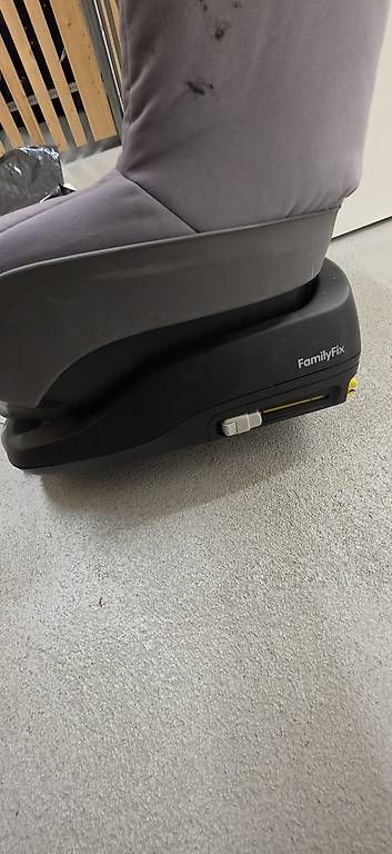 Seggiolini per auto: Maxi Cosi mit Isofix Vorbereitung  – Usato da Obfelden venduto da Rome83 2