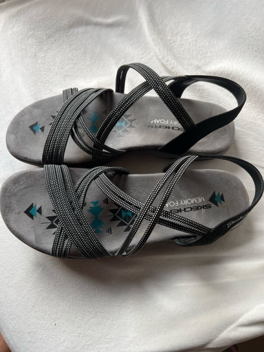 Skechers Chaussures femmes: Skechers Sandalen  – D'occasion à Mörel par Emozia 1