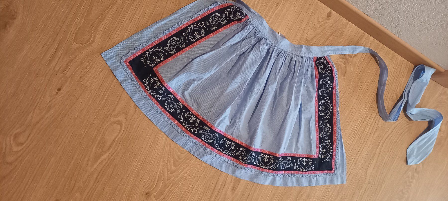 Kleider: Dirndl Grösse 42 – Gebraucht aus Schindellegi von mtri 6