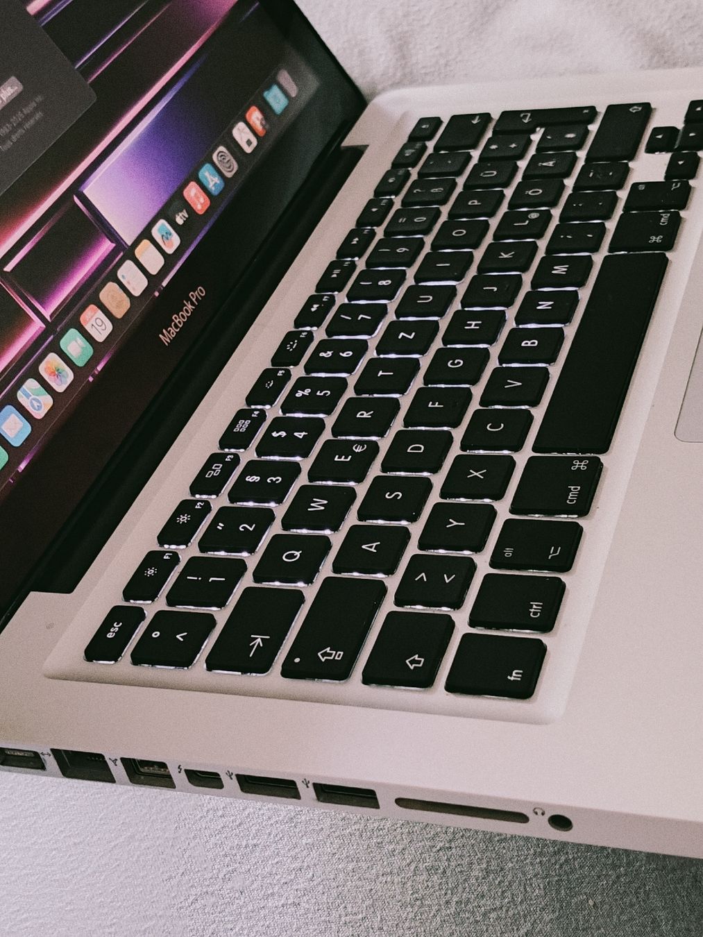 Apple Portables: Macbook Pro 2012 i5 ssd batterie comme neuf – D'occasion à La Chaux-de-Fonds par Honit.ch 2