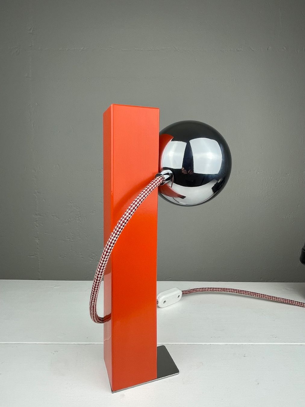 Lampade: Magnetic Eyeball Table Lamp – Usato da Genthod venduto da lightyear63 2