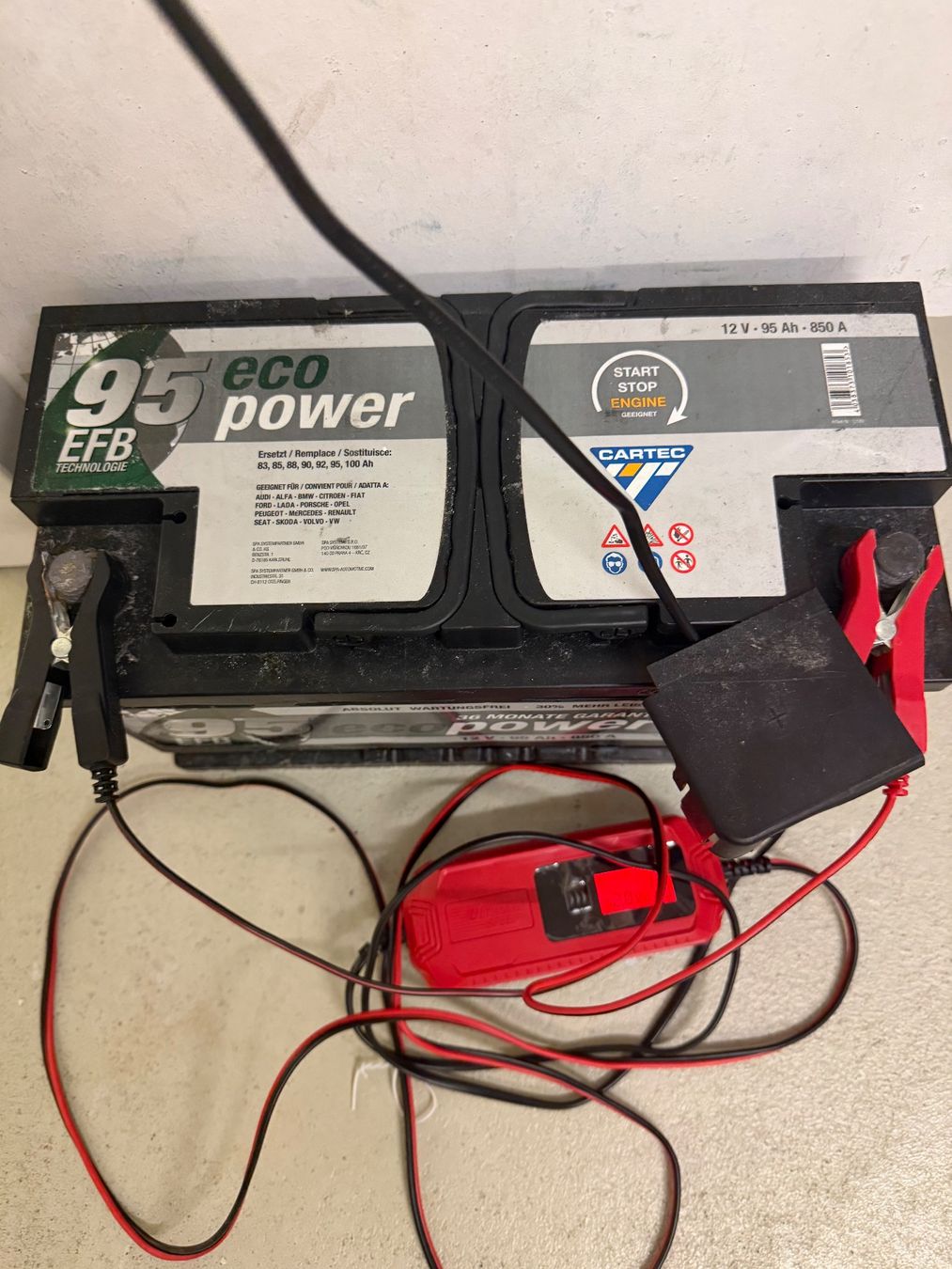 Batteries: Auto Batterie – D'occasion à Dottikon par Llapjani006