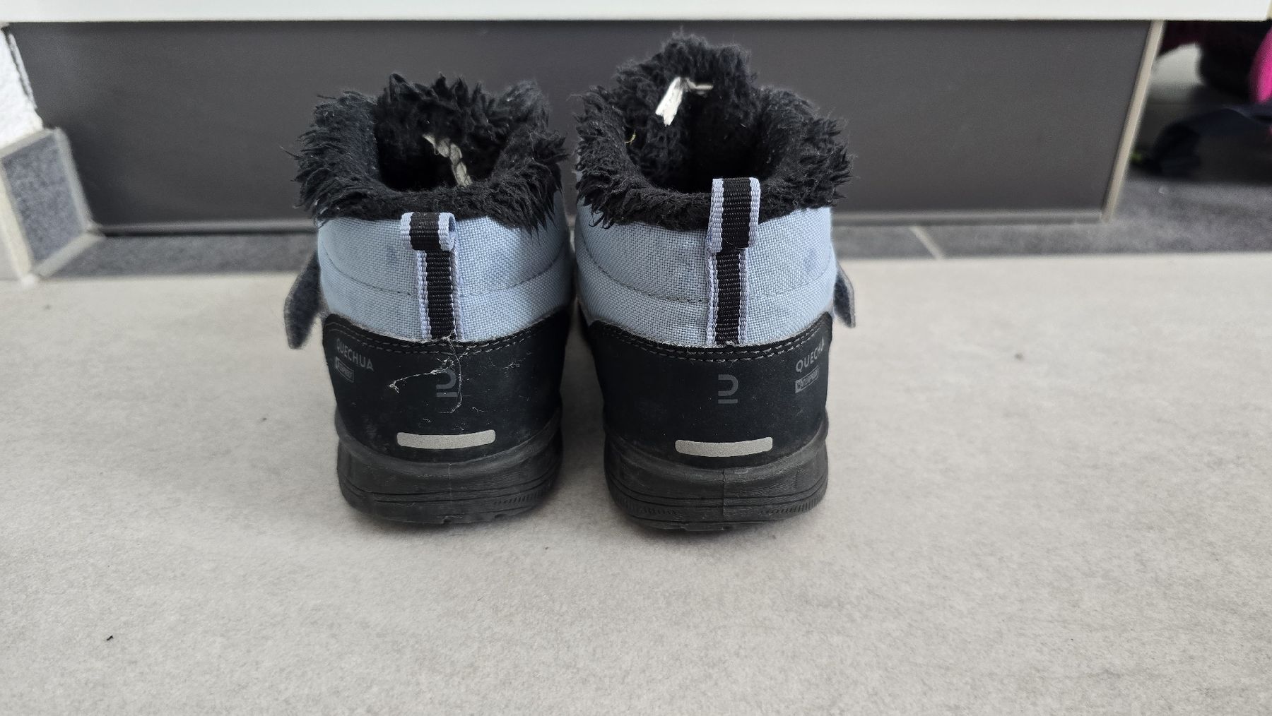 Scarpe per ragazzi: Winterschuhe Quechua gr. 26 wasserdicht – Usato da Wängi venduto da tamaso11 2
