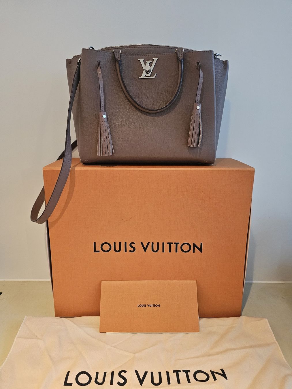 Louis Vuitton Borse da donna: Sac Louis Vuitton Lockmeto original – Usato da Courtepin venduto da mandy67