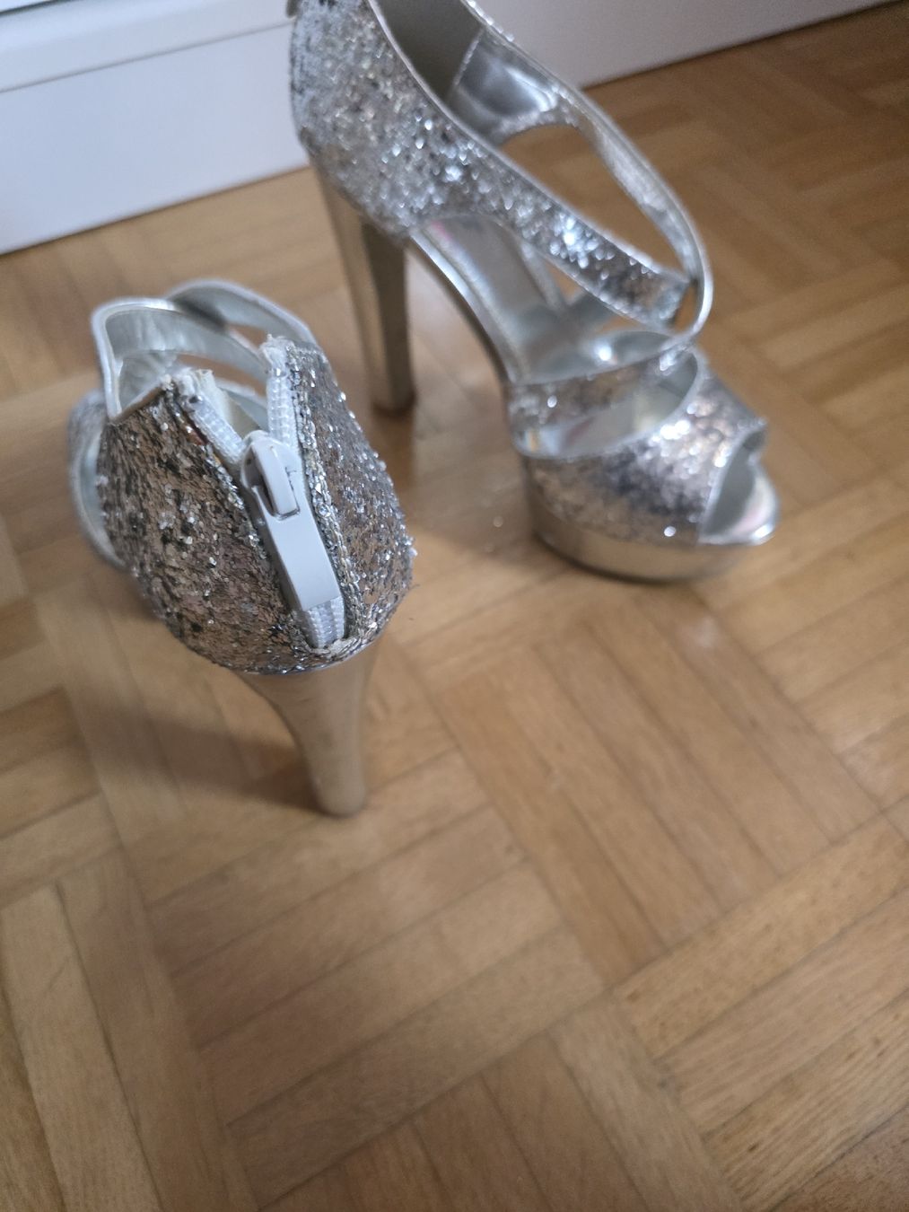 Chaussures femmes: Damenschuhe  silber Grösse 38 mit Glitzer – D'occasion à Thayngen par Yildiz 2