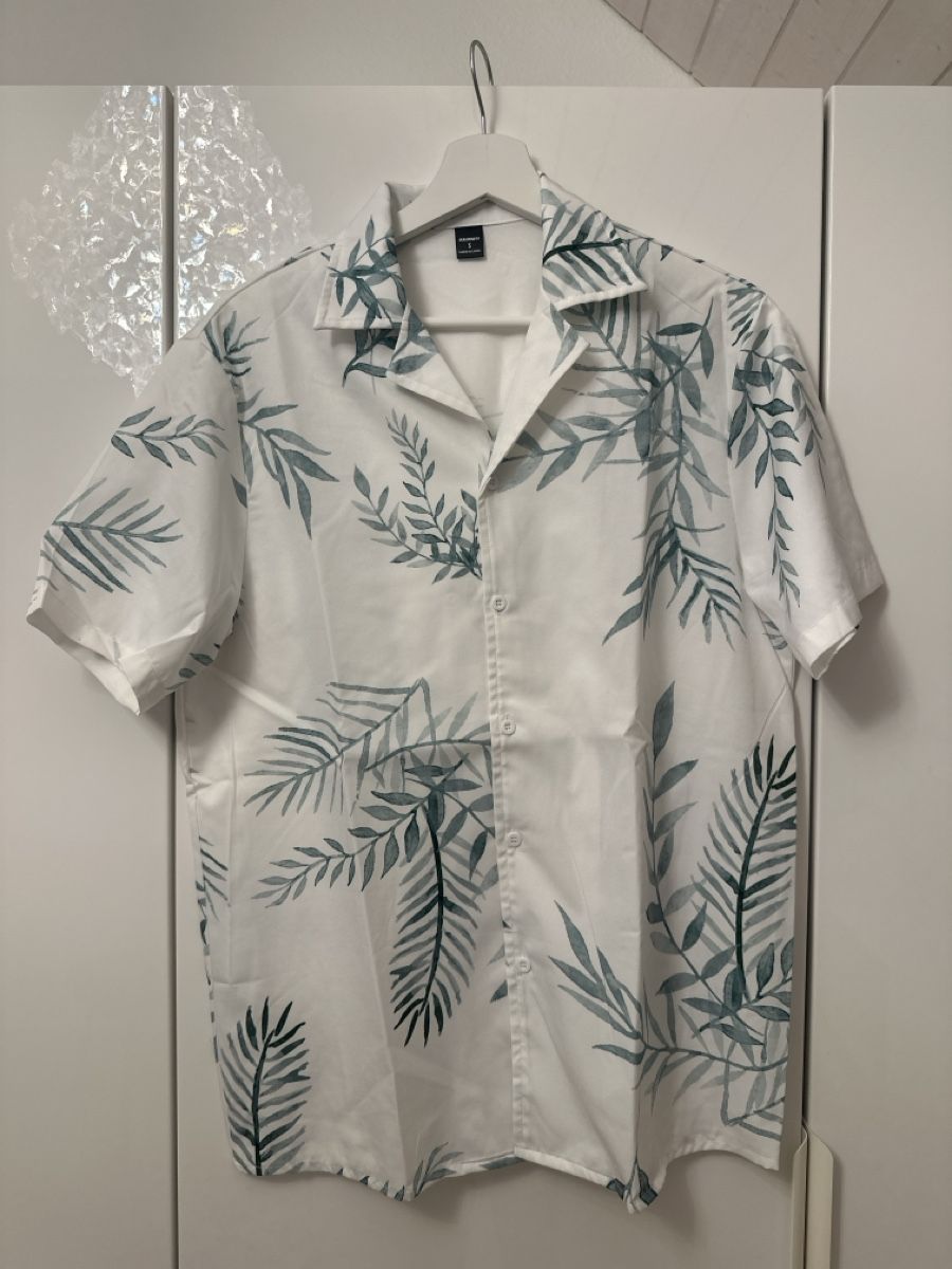 Camicie: Herren Hemd weiss mit Blattmuster Grösse S neu – Nuovo (secondo la descrizione) da Merenschwand venduto da R-R-R