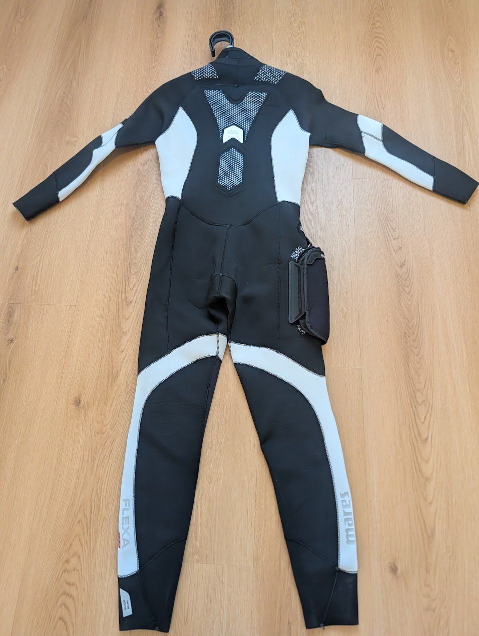 Mares Tauchanzüge: Neopren Mares Flexa 322, Gr. 4,Beintasche – Gebraucht aus Möhlin von Mattson 1