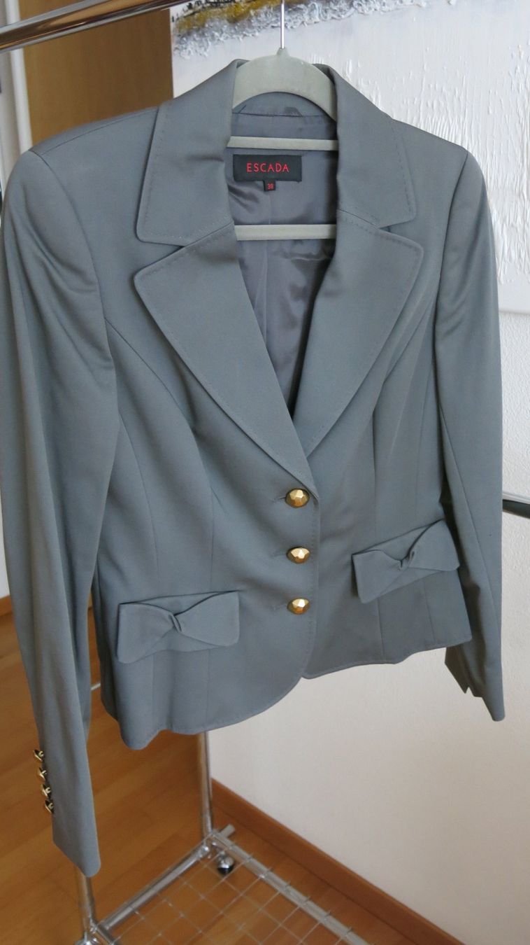 Escada Giacche: ESCADA Blazer – Nuovo (secondo la descrizione) da Lachen SZ venduto da artbyblondangel