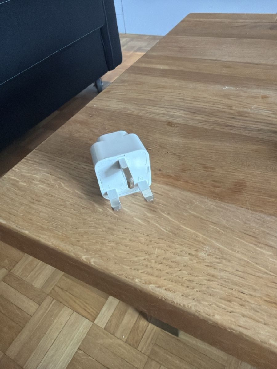 Unità & Adattatore: Universal Travel Adapter UK – Usato da Zürich venduto da sil_g7kp 1