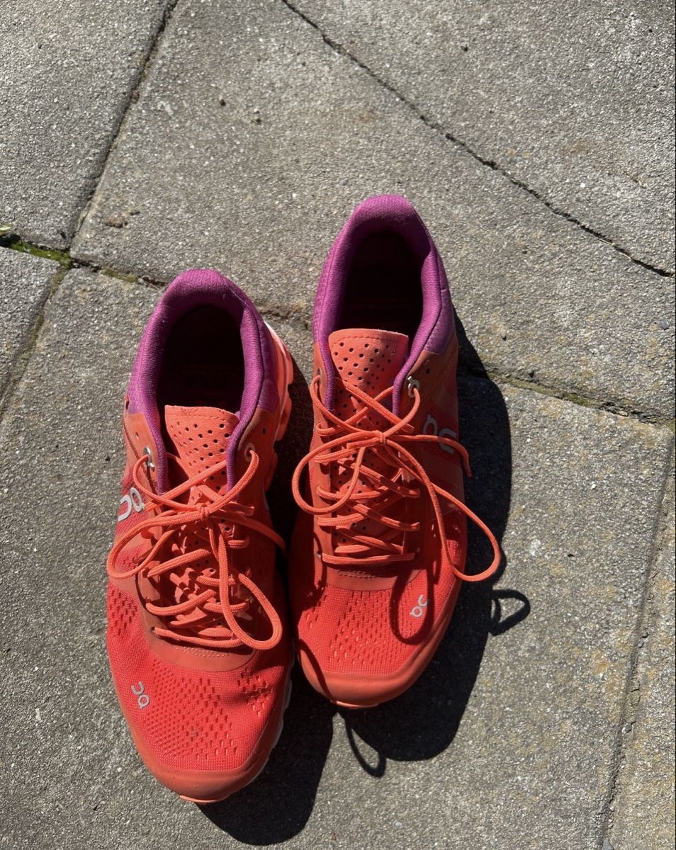 On Damenschuhe: ON Laufschuhe Grösse 38.5 – Gebraucht aus Sattel von and_5wgp
