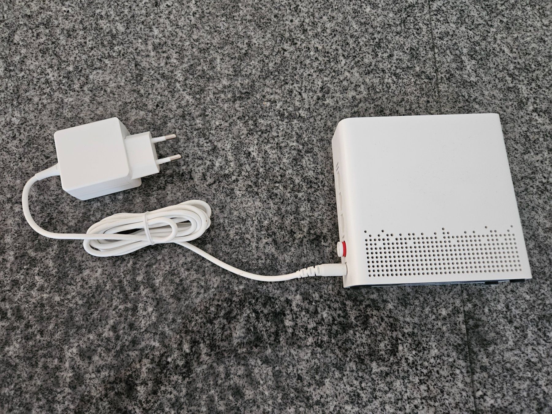 Swisscom Modems & Routeurs: W-Lan Box von Swisscom – D'occasion à Steinhausen par Maria-Teresa.Ehrler