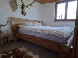 Bett aus Massivholz 