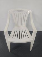 Lot de 17 chaises de jardin plastique blanc