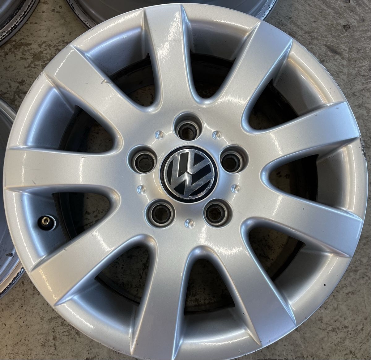 Volkswagen Jantes: Alufelge Golf 5 – D'occasion à Reinach AG par pred1512 4