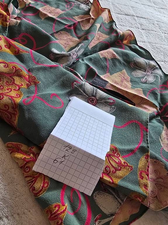 Fabric Frontline Foulard & Sciarpe: Pure Silk Fabric Frontline Zurich – Usato da Zürich venduto da bil_s7tp 3