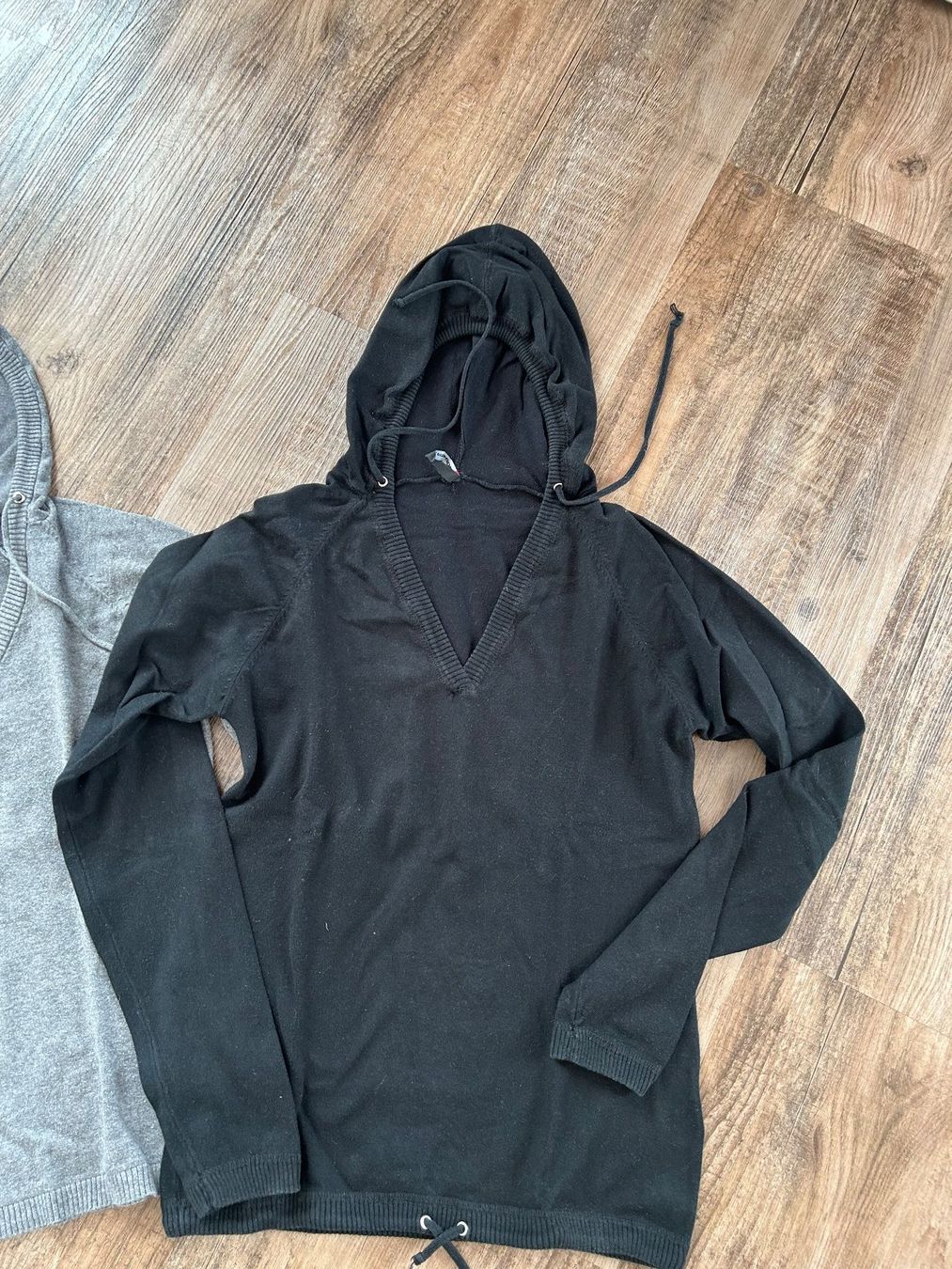 Maglioni & Felpe: Damen Pullover tailliert, Kapuze, Gr.38, Grau + schwarz – Usato da Steffisburg venduto da Aare77 1