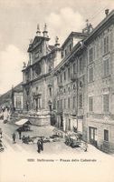 Bellinzona TI Piazza della Cattedrale mercato animata