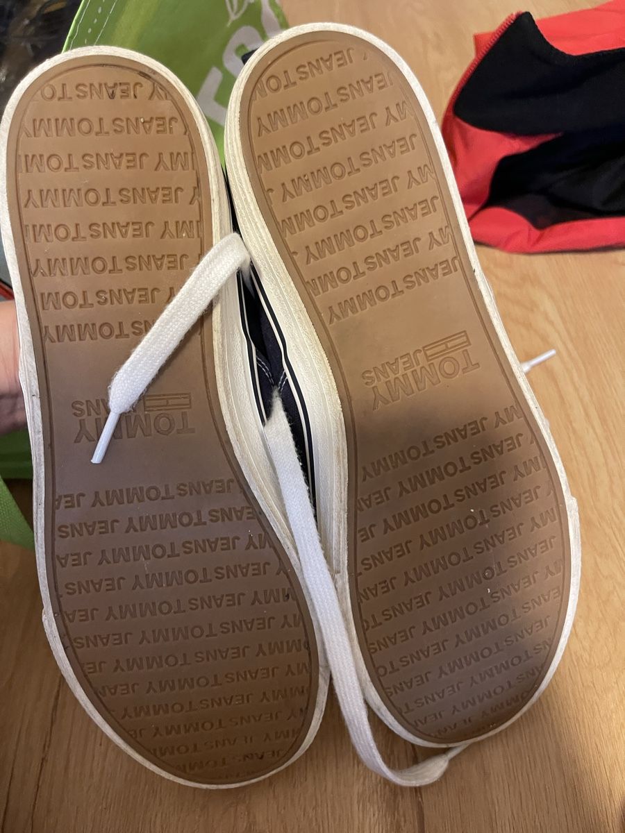 Tommy Hilfiger Scarpe da uomo: Tommy Hilfiger Summer Plimsolls - Size 39- – Usato da Wattwil venduto da mkt_s2l5 3