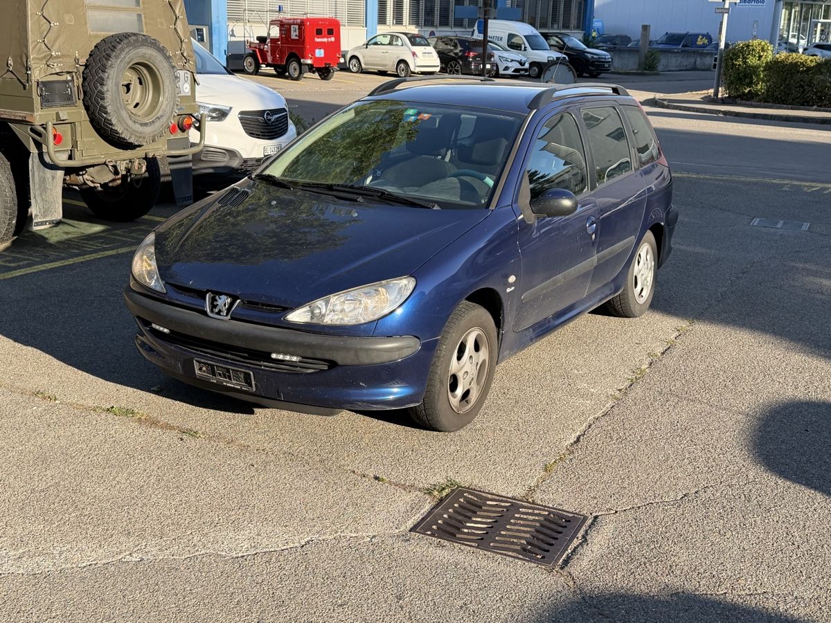Peugeot Automobili: Peugeot 206 1.4 Kombi – Usato da Pratteln venduto da Radom12