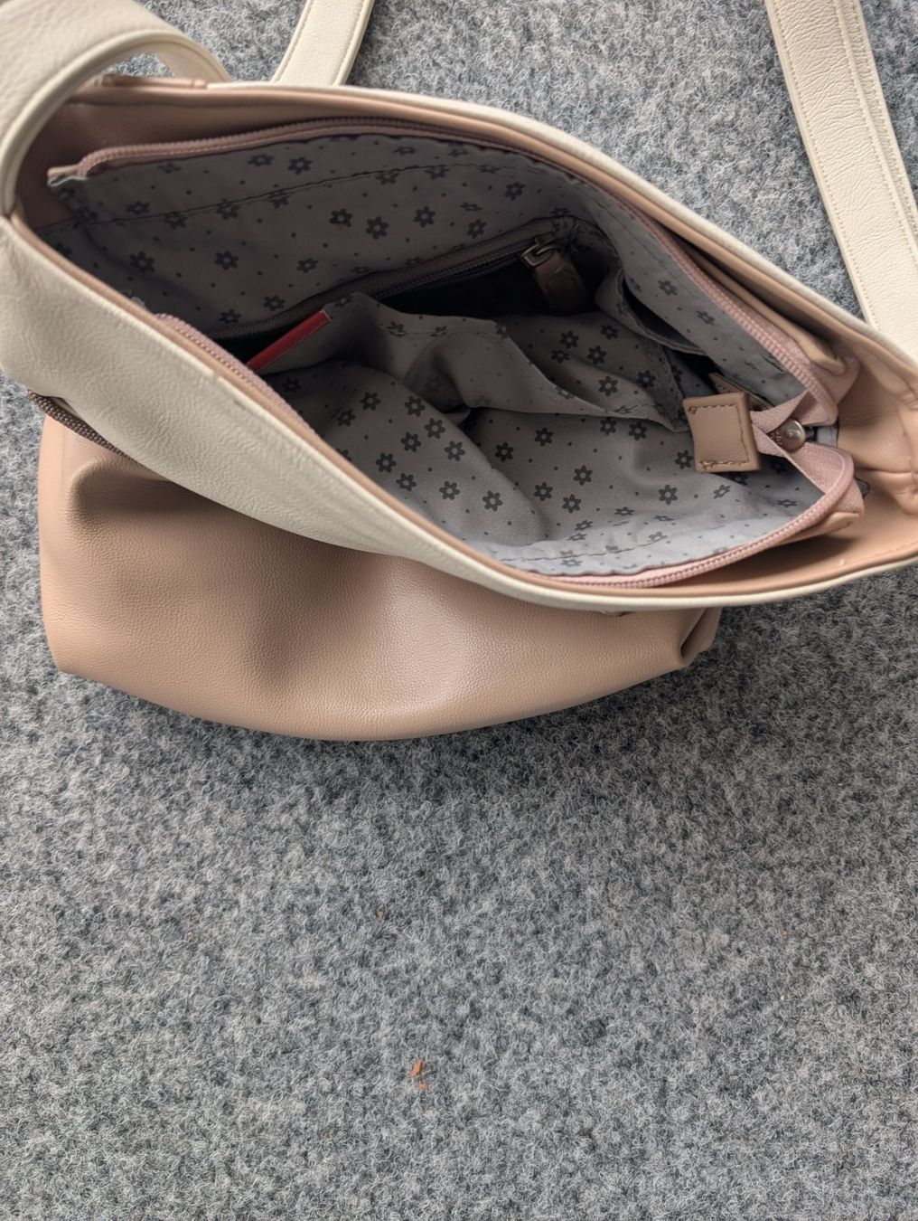 Taschen für Damen: Tasche Beige Kunstleder – Gebraucht aus Rudolfstetten von rosali59 1