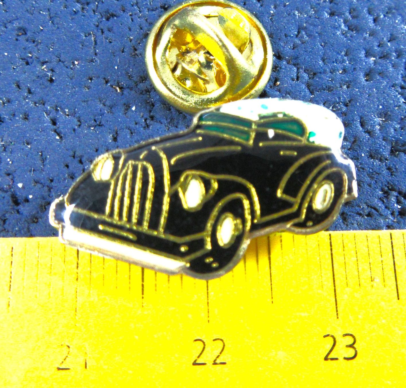 Plaketten & Abzeichen: AUTO OLDTIMER PIN GLASIERT – Gebraucht aus Ettingen von Hausi4711