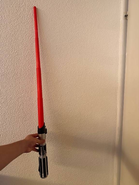 Spielzeuge: Star Wars Rotes schwert – Gebraucht aus Baden von miavenda 1