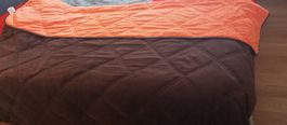 Verschiedene warme Kuscheldecken