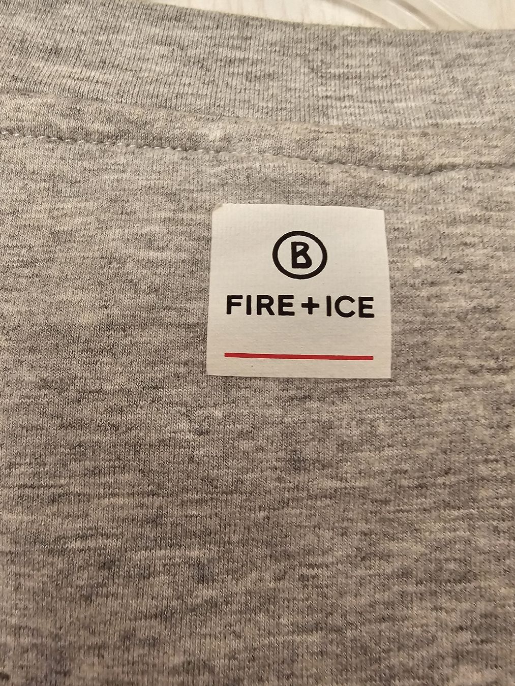 Bogner Blusen: Bogner Fire + Ice Bluse mit Stern Print, Grösse S, Grau – Gebraucht aus Ebnat-Kappel von ani_fq2z 6