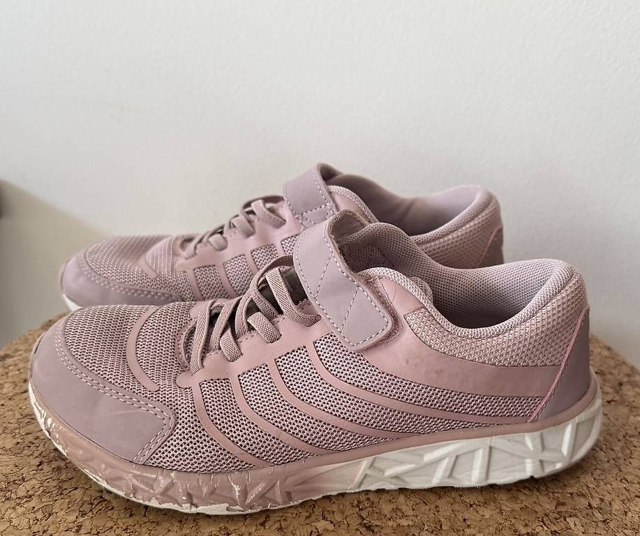 Chaussures filles: Hallenschuhe Gr 35 – D'occasion à Rifferswil par kaa82 3