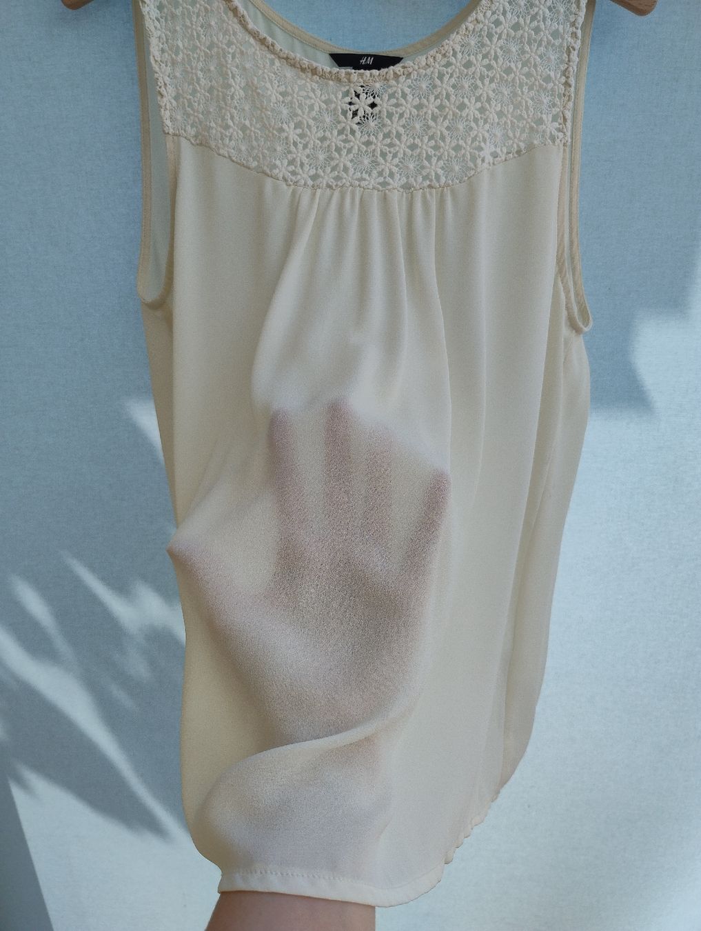 H&M Tops: H&M Top cremefarben, Grösse 42 mit Spitze – Gebraucht aus Kirchberg BE von lauraflu 4