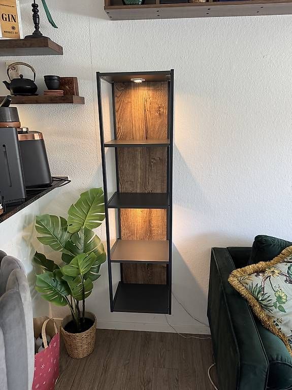 Vitrinen: Vitrine – Gebraucht aus Kloten von MosaikStore