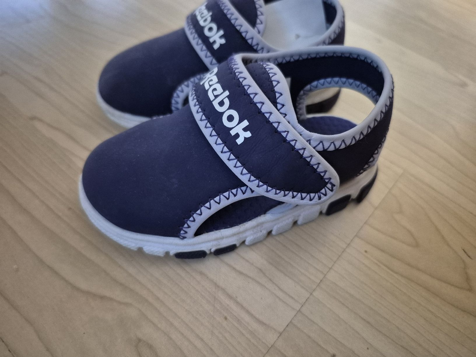 Reebok Scarpe per ragazze: Reebok Sandalen Grösse 22 – Usato da Oberweningen venduto da Bumblebee2 1