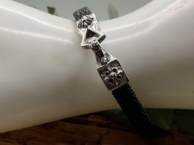 Bracciali & Braccialetti: Armband aus Rochenleder mit Sterlingsilber – Nuovo (secondo la descrizione) da luzern venduto da Alpendorf1