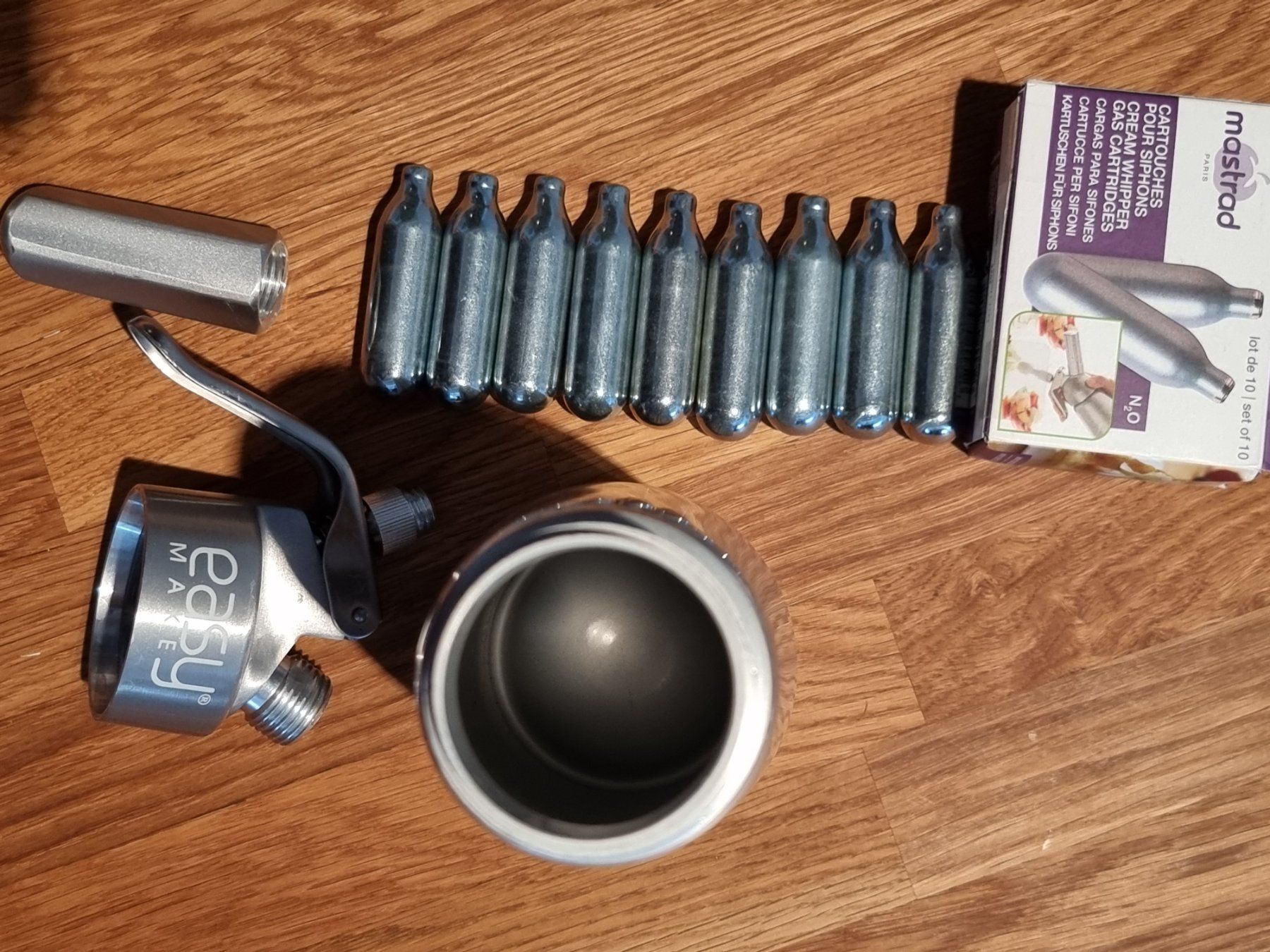 Küchengeräte: Cream Whipper Easy MAKE Kitchen Equipment Acceptable – Gebraucht aus Rolle von Groovytrain 2