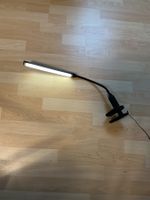 Schwarze LED Klemmleuchte - Perfekt für den Schreibtisch!