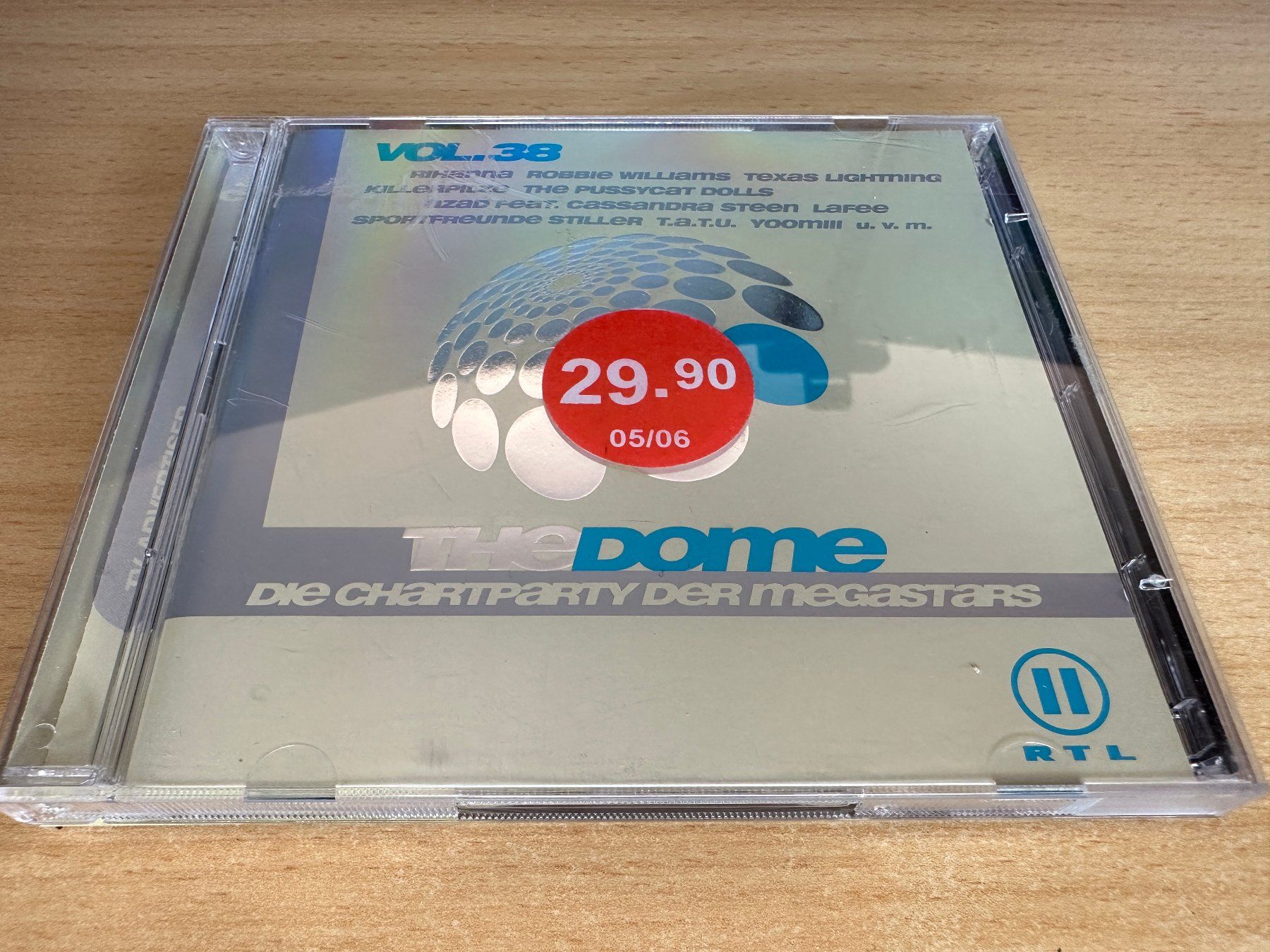 CD: Various – The Dome Vol. 38 - 2 CD – Usato da Rikon im Tösstal venduto da Alpenmutz