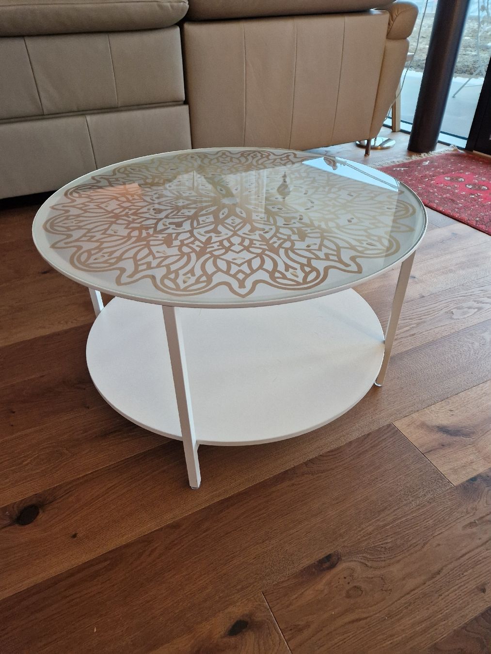 Ikea Tische: Runder Couchtisch weiss mit Muster- Glasplatte. – Gebraucht aus Sachseln von Joy032 1