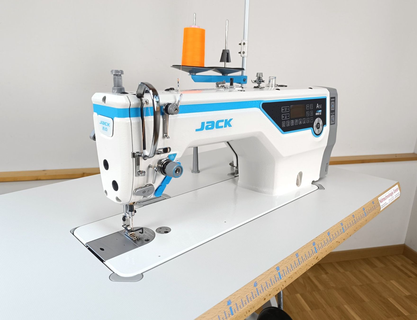 Jack Macchine da cucire: Industrienähmaschine JACK A5E-B / Neu – Nuovo e nell'imballaggio originale da Rehetobel venduto da dani034 1