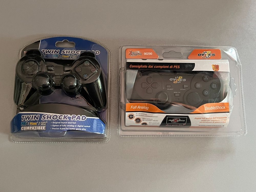 2 Controllers PS1 PS2 Compatible (NEW) (Neu und originalverpackt) in ...