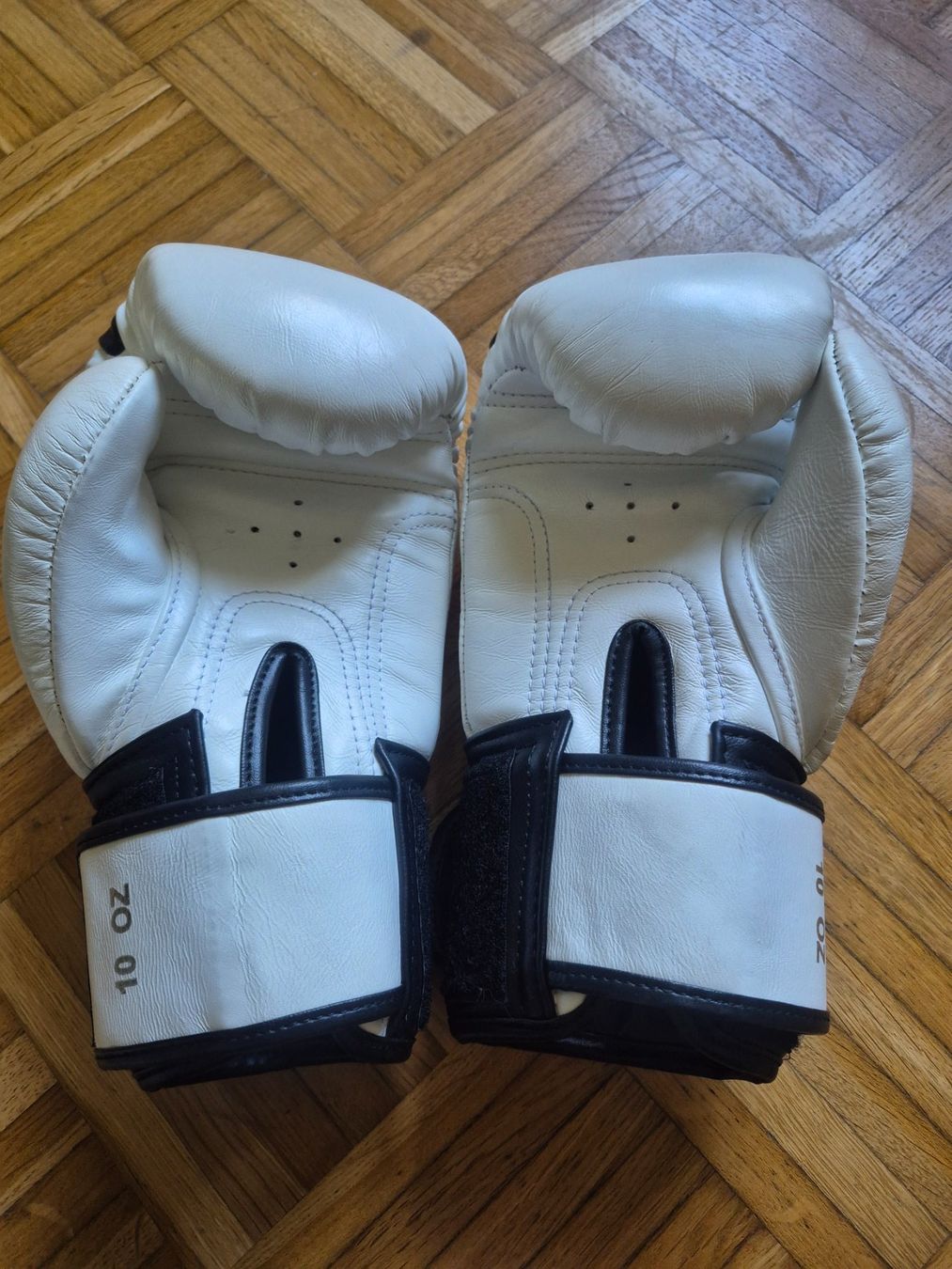 Guanti & manicotti: Boxhandschuhe "8 weapons" Leder 10oz – Usato da Binningen venduto da NiNi1985 1