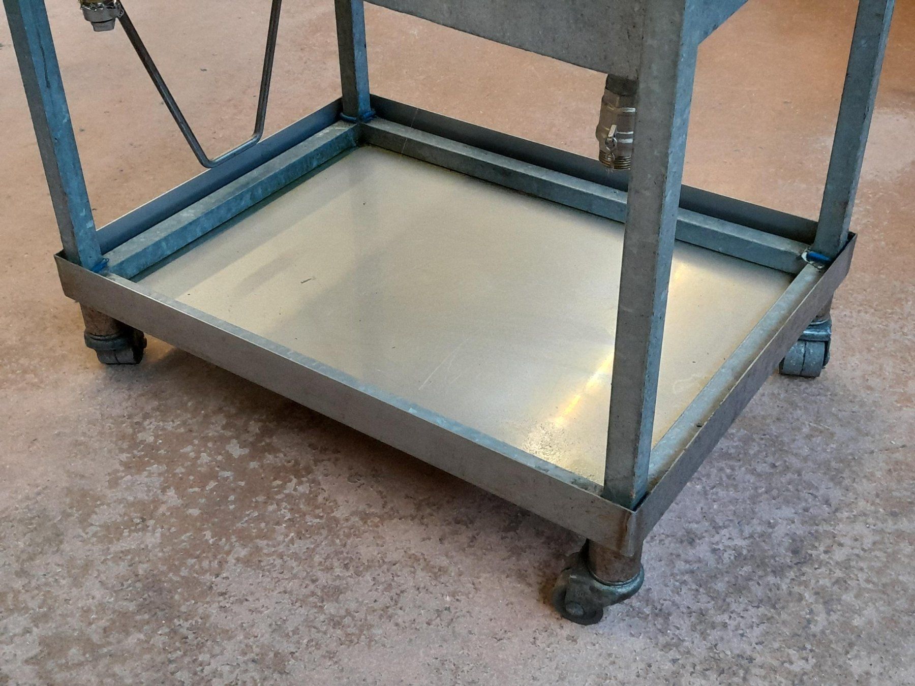 Valigie & Borse: Teilewasch- / Oelwagen – Usato da Rümlang venduto da BKCH 7