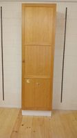 Putzschrank, weiss, Türe Holzdekor