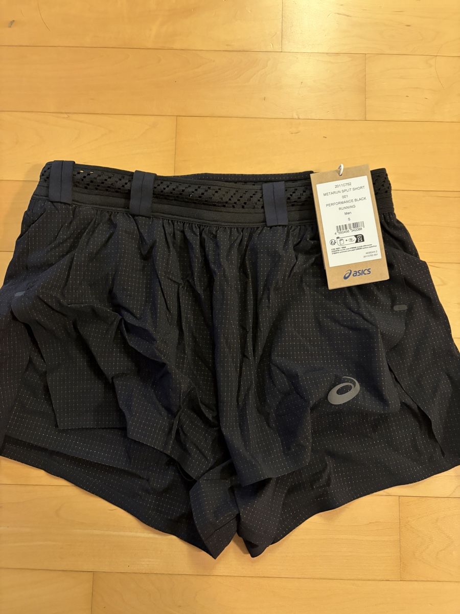 Asics Pantaloni: Asics Metarun Split Short – Nuovo e nell'imballaggio originale da Zürich venduto da tur_bo94