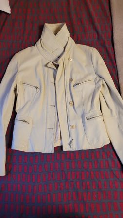 Veste en cuir MNG crème, taille 38, parfait pour l'été!