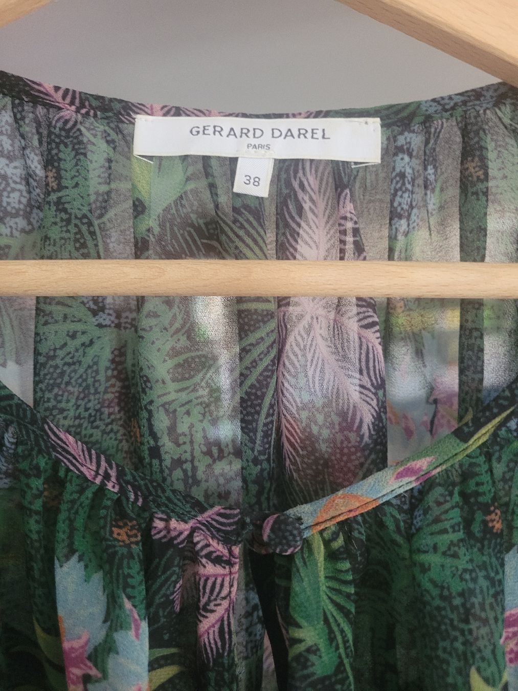 Gérard Darel Tops: Haut léger Gerard Darel – Gebraucht aus Yverdon-les-bains von sma_c6wn 3